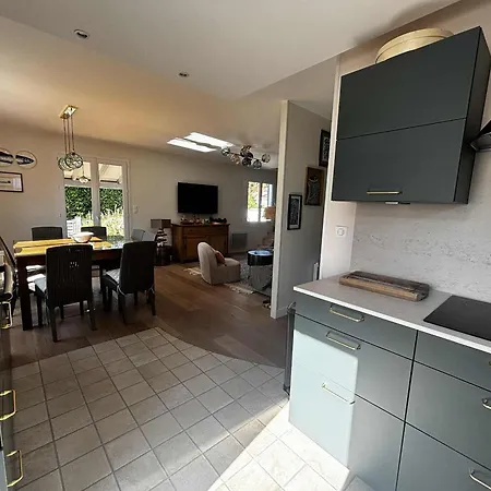 Hébergement de vacances Charmante Maison Rénovée à 200 M De La - Fr-1-194-316 *