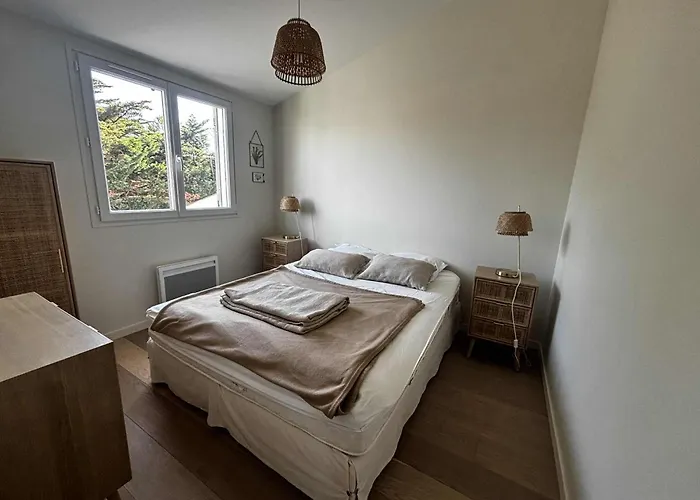 Charmante Maison Rénovée à 200 M De La - Fr-1-194-316 *