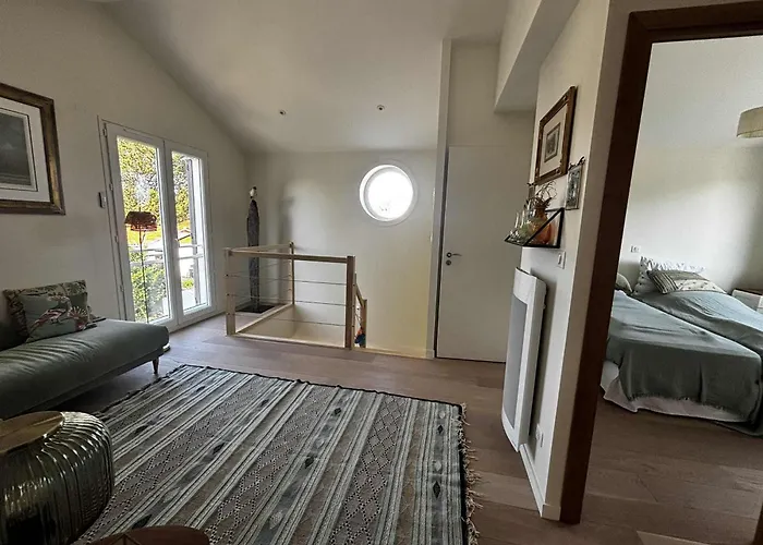 Charmante Maison Rénovée à 200 M De La - Fr-1-194-316