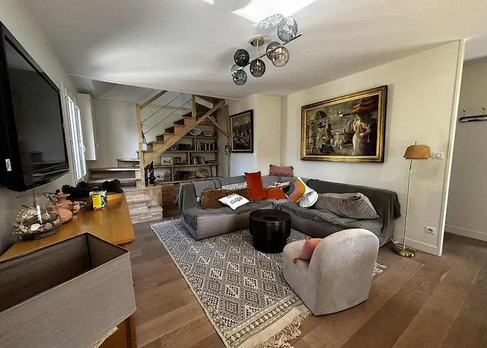 Charmante Maison Rénovée à 200 M De La - Fr-1-194-316 *